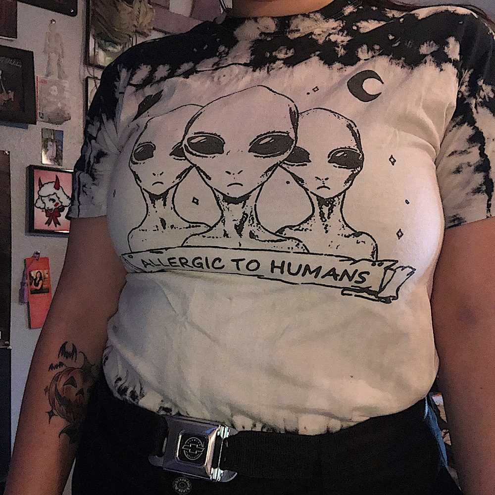 Allergic to Humans Alien Black and White Tie Dye Graphic T-Shirt in size Medium